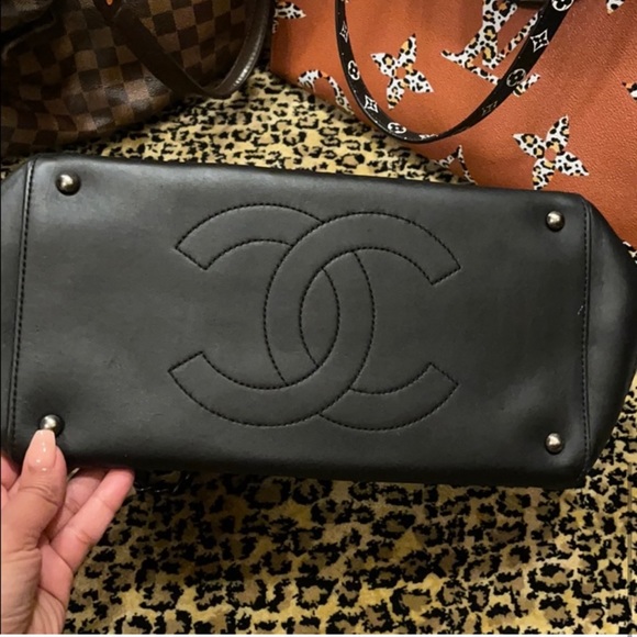 CHANEL TOTE BAG ♥️ - Picture 2 of 5